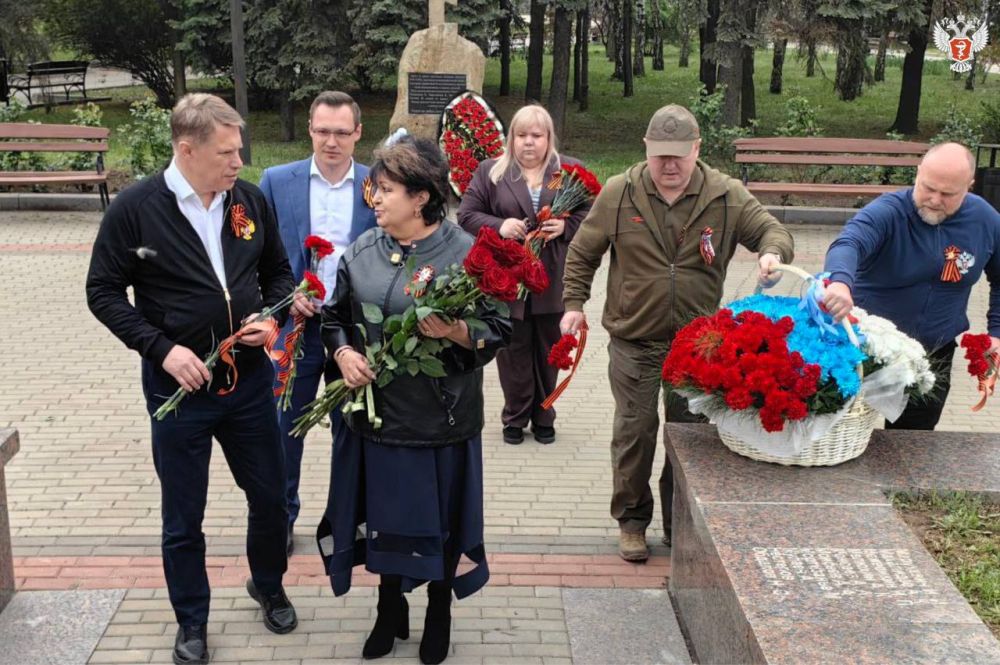 Михаил Мурашко возложил цветы к памятнику жертвам фашизма в ДНР Михаил Мурашко возложил цветы к памятнику жертвам фашизма в ДНР