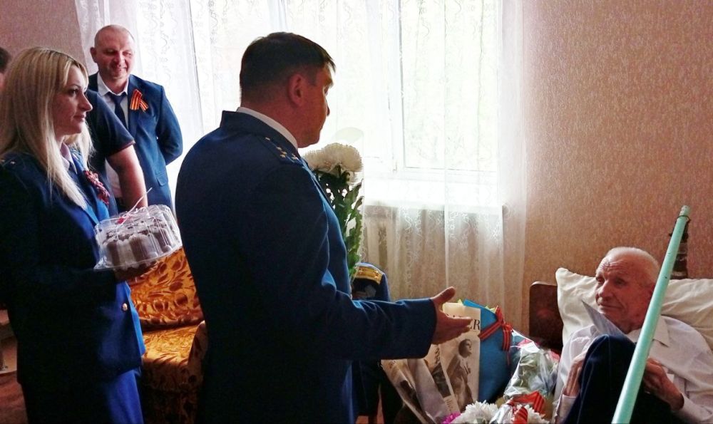 Наталья Бегуненко: Руководитель Управы Петровского внутригородского района Администрации городского округа Донецк Бегуненко Наталья посетила ветеранов Великой Отечественной войны Райко Ивана Игнатьевича и Новикову Аллу... Наталья Бегуненко: Руководитель Управы Петровского внутригородского района Администрации городского округа Донецк Бегуненко Наталья посетила ветеранов Великой Отечественной войны Райко Ивана Игнатьевича и Новикову Аллу...