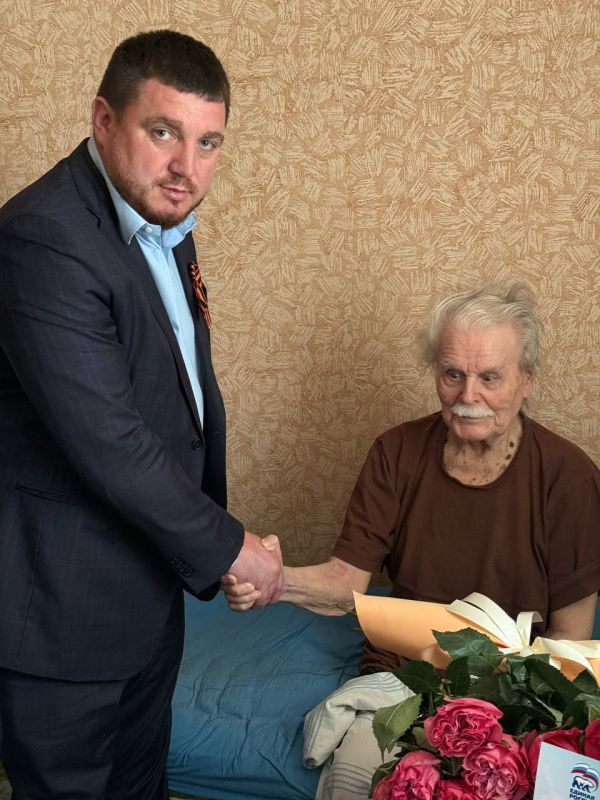 "Мы помним! Мы гордимся!". В преддверии праздника 80-летия Победы в Великой Отечественной войне, руководитель Управы Ленинского внутригородского района Татьяна Темникова, депутат Народного Совета Донецкой Народной Республики... "Мы помним! Мы гордимся!". В преддверии праздника 80-летия Победы в Великой Отечественной войне, руководитель Управы Ленинского внутригородского района Татьяна Темникова, депутат Народного Совета Донецкой Народной Республики...