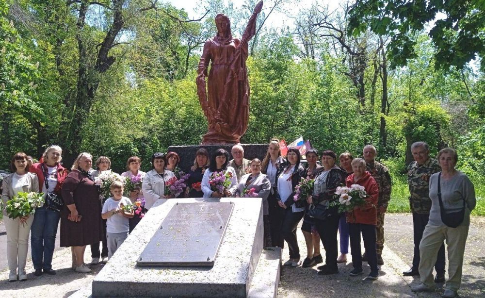Наталья Бегуненко: В Петровском районе прошел автопробег, приуроченный к 80-летию Великой Победы Наталья Бегуненко: В Петровском районе прошел автопробег, приуроченный к 80-летию Великой Победы
