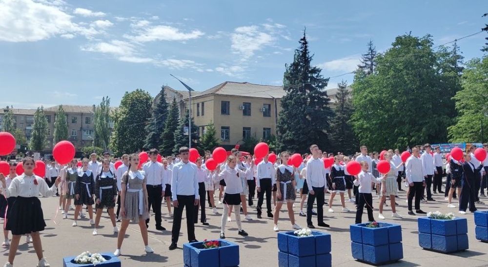 Акция «Вальс Победы». 7 мая, в преддверии Дня Великой Победы, в городском округе Торез состоялся «Вальс Победы» Акция «Вальс Победы». 7 мая, в преддверии Дня Великой Победы, в городском округе Торез состоялся «Вальс Победы»