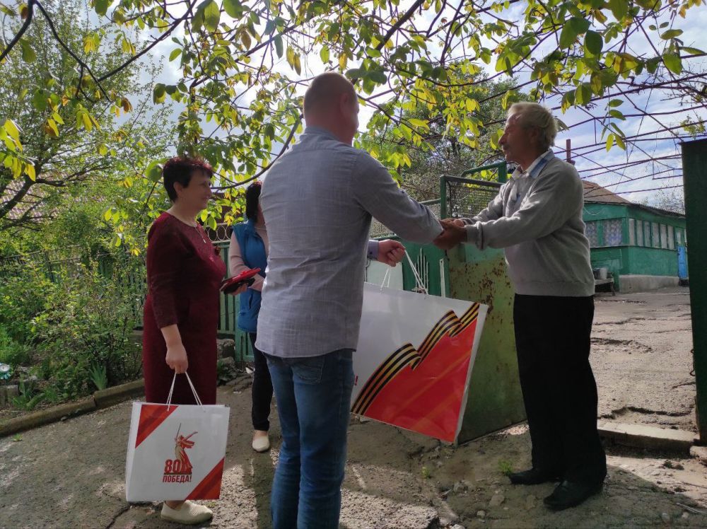 Продолжаем чествовать ветеранов Продолжаем чествовать ветеранов
