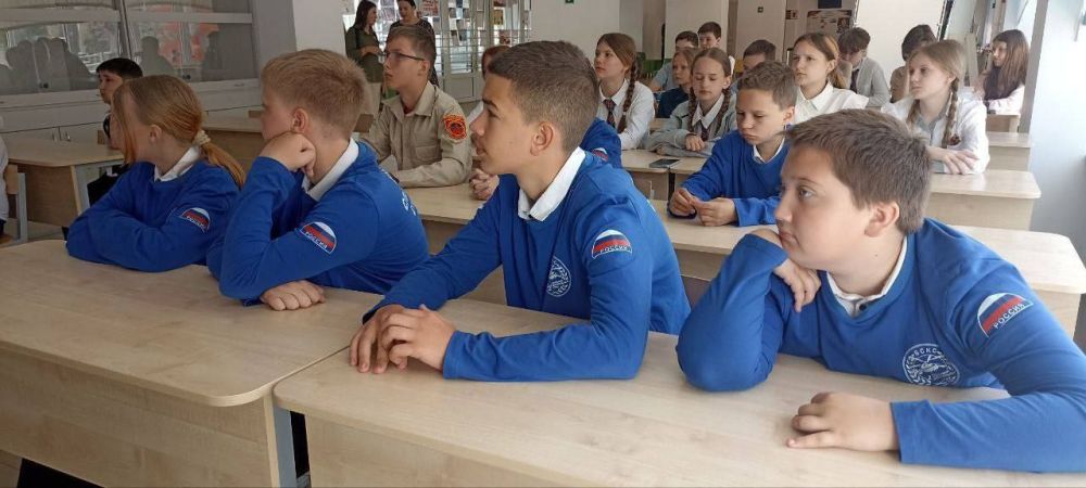 Уроки мужества и праздничные мероприятия в честь 11-летия ДНР Уроки мужества и праздничные мероприятия в честь 11-летия ДНР