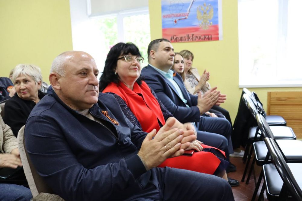 В рамках визита представителей ФНКА греков России на территорию Приазовья состоялась встреча в пгт В рамках визита представителей ФНКА греков России на территорию Приазовья состоялась встреча в пгт