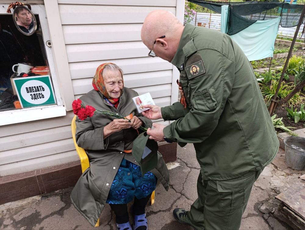 Олег Моргун: От имени Президента Российской Федерации по случаю 80-летия Великой Победы еще двум ветеранам Великой Отечественной войны предал юбилейные медали Олег Моргун: От имени Президента Российской Федерации по случаю 80-летия Великой Победы еще двум ветеранам Великой Отечественной войны предал юбилейные медали