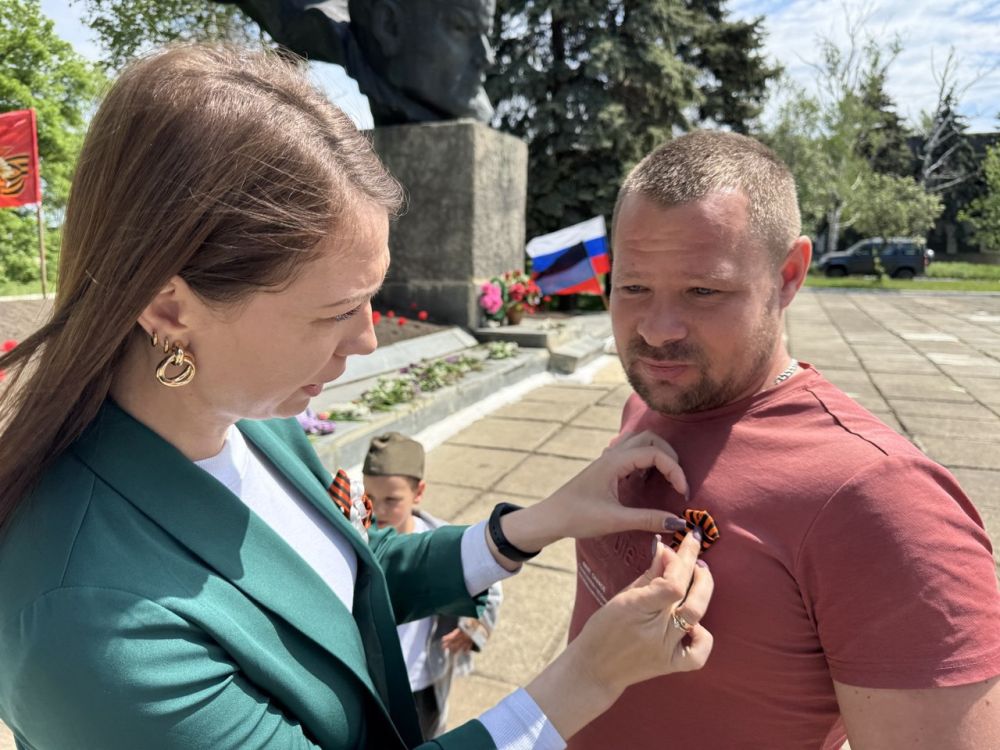 Николай Михайлов: В Старобешевском округе прошла Всероссийская акция "Георгиевская лента" Николай Михайлов: В Старобешевском округе прошла Всероссийская акция "Георгиевская лента"