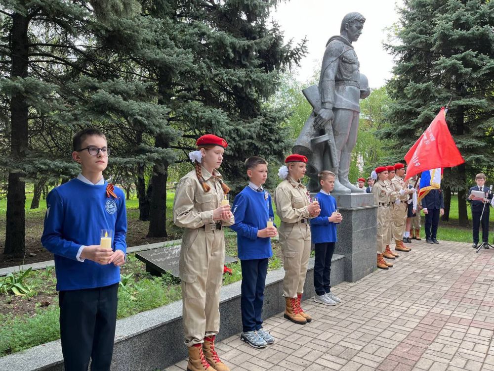 Максим Кныш: 7 мая 2025 года, вместе с депутатом 1 созыва Макеевского городского округа Сергеем Зуевым, Олесей Метасовой заместителем руководителя Донецкого регионального отделения Всероссийского студенческого корпуса... Максим Кныш: 7 мая 2025 года, вместе с депутатом 1 созыва Макеевского городского округа Сергеем Зуевым, Олесей Метасовой заместителем руководителя Донецкого регионального отделения Всероссийского студенческого корпуса...