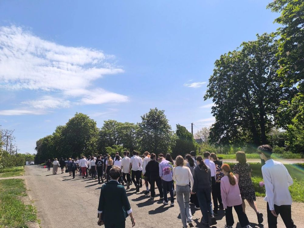 В ГБОУ «Приазовская школа» прошла торжественная линейка, посвященная 80-летию Победы в Великой Отечественной войне! В ГБОУ «Приазовская школа» прошла торжественная линейка, посвященная 80-летию Победы в Великой Отечественной войне!
