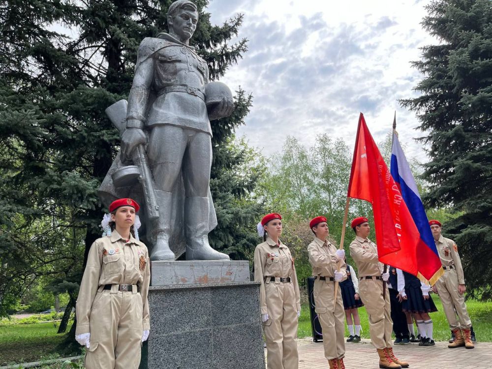 Максим Кныш: 7 мая 2025 года, вместе с депутатом 1 созыва Макеевского городского округа Сергеем Зуевым, Олесей Метасовой заместителем руководителя Донецкого регионального отделения Всероссийского студенческого корпуса... Максим Кныш: 7 мая 2025 года, вместе с депутатом 1 созыва Макеевского городского округа Сергеем Зуевым, Олесей Метасовой заместителем руководителя Донецкого регионального отделения Всероссийского студенческого корпуса...