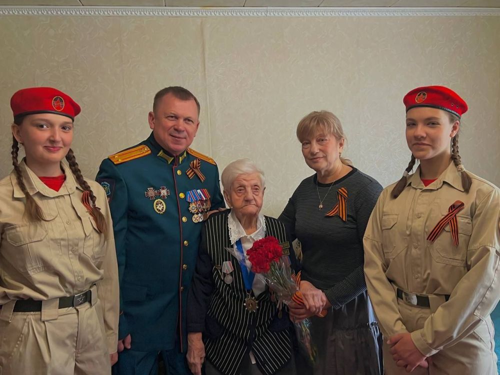 Татьяна Копылова: Сегодня в преддверии 80-летия Великой Победы поздравили ветеранов Великой отечественной Войны и узников блокадного Ленинграда Ворошиловского района Татьяна Копылова: Сегодня в преддверии 80-летия Великой Победы поздравили ветеранов Великой отечественной Войны и узников блокадного Ленинграда Ворошиловского района