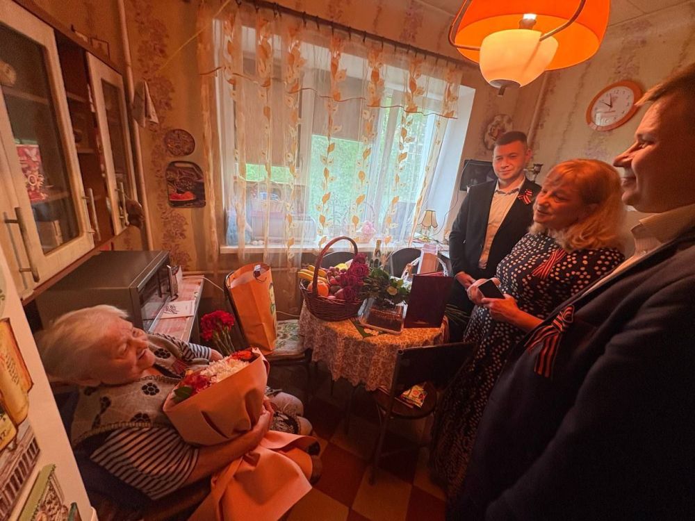Татьяна Копылова: Сегодня в преддверии 80-летия Великой Победы поздравили ветеранов Великой отечественной Войны и узников блокадного Ленинграда Ворошиловского района Татьяна Копылова: Сегодня в преддверии 80-летия Великой Победы поздравили ветеранов Великой отечественной Войны и узников блокадного Ленинграда Ворошиловского района