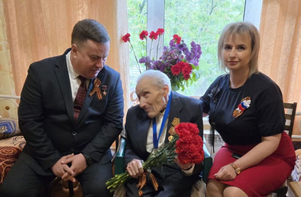 Татьяна Копылова: Сегодня в преддверии 80-летия Великой Победы поздравили ветеранов Великой отечественной Войны и узников блокадного Ленинграда Ворошиловского района Татьяна Копылова: Сегодня в преддверии 80-летия Великой Победы поздравили ветеранов Великой отечественной Войны и узников блокадного Ленинграда Ворошиловского района