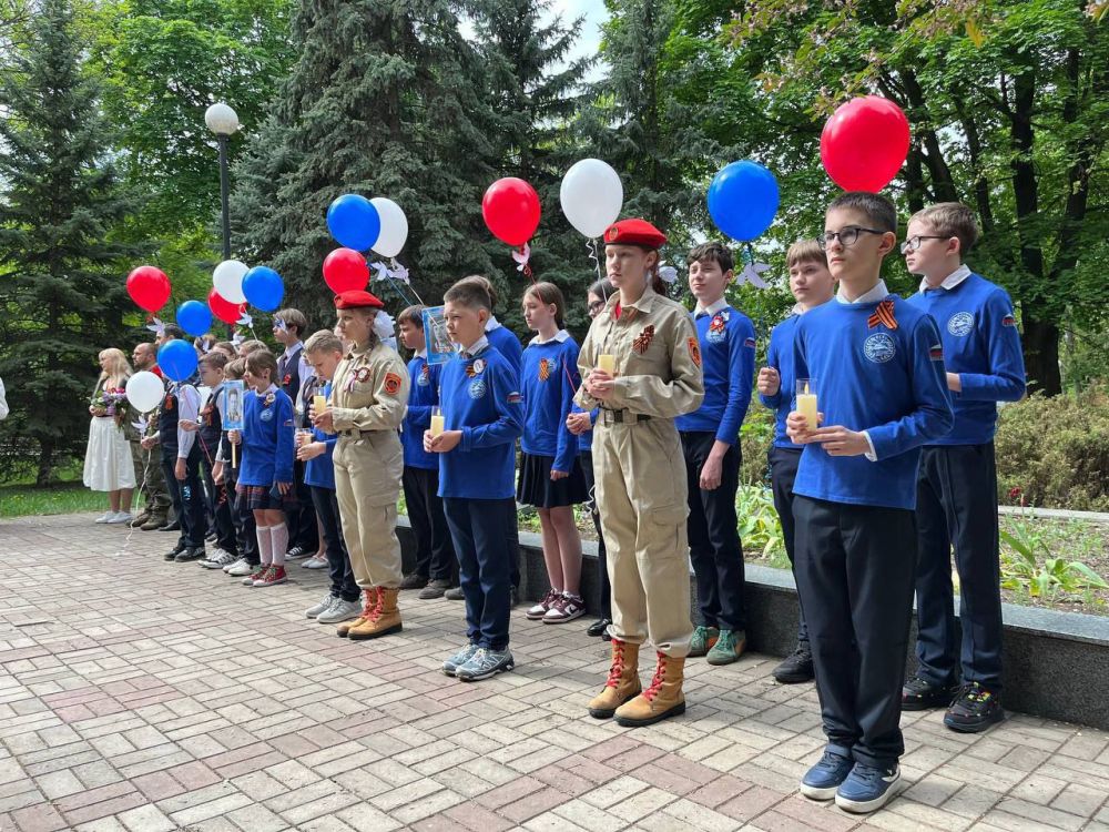Максим Кныш: 7 мая 2025 года, вместе с депутатом 1 созыва Макеевского городского округа Сергеем Зуевым, Олесей Метасовой заместителем руководителя Донецкого регионального отделения Всероссийского студенческого корпуса... Максим Кныш: 7 мая 2025 года, вместе с депутатом 1 созыва Макеевского городского округа Сергеем Зуевым, Олесей Метасовой заместителем руководителя Донецкого регионального отделения Всероссийского студенческого корпуса...