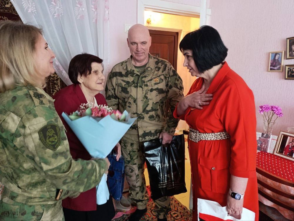 Теплые встречи с ветеранами Великой Отечественной войны Теплые встречи с ветеранами Великой Отечественной войны