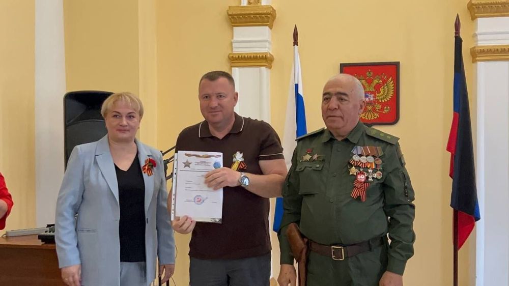 Сегодня, 8 мая, в зале Харцызского Дворца культуры состоялось торжественное мероприятие посвященное 80-летию Великой Победы организованное Боевым Братством г. Харцызска во главе с руководителем Сержиком Мхеяном Сегодня, 8 мая, в зале Харцызского Дворца культуры состоялось торжественное мероприятие посвященное 80-летию Великой Победы организованное Боевым Братством г. Харцызска во главе с руководителем Сержиком Мхеяном