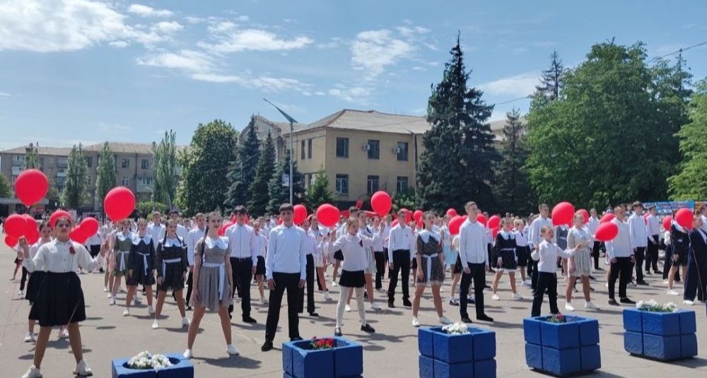 Акция «Вальс Победы». 7 мая, в преддверии Дня Великой Победы, в городском округе Торез состоялся «Вальс Победы» Акция «Вальс Победы». 7 мая, в преддверии Дня Великой Победы, в городском округе Торез состоялся «Вальс Победы»