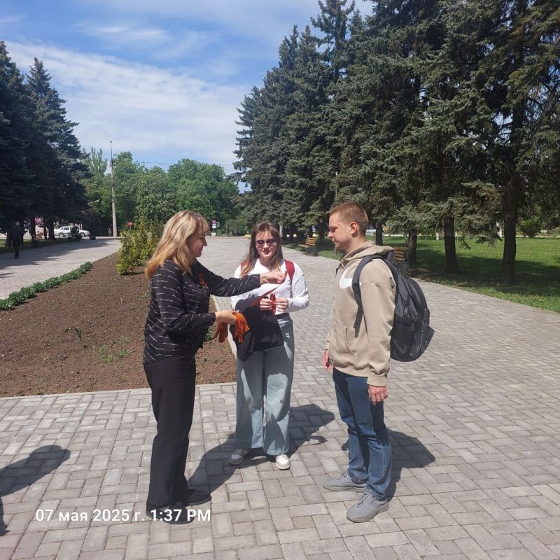 Акция «Георгиевская ленточка» – это не просто ежегодное мероприятие, это мощный символ памяти о Великой Победе, о героизме и самоотверженности советского народа в борьбе с фашизмом Акция «Георгиевская ленточка» – это не просто ежегодное мероприятие, это мощный символ памяти о Великой Победе, о героизме и самоотверженности советского народа в борьбе с фашизмом