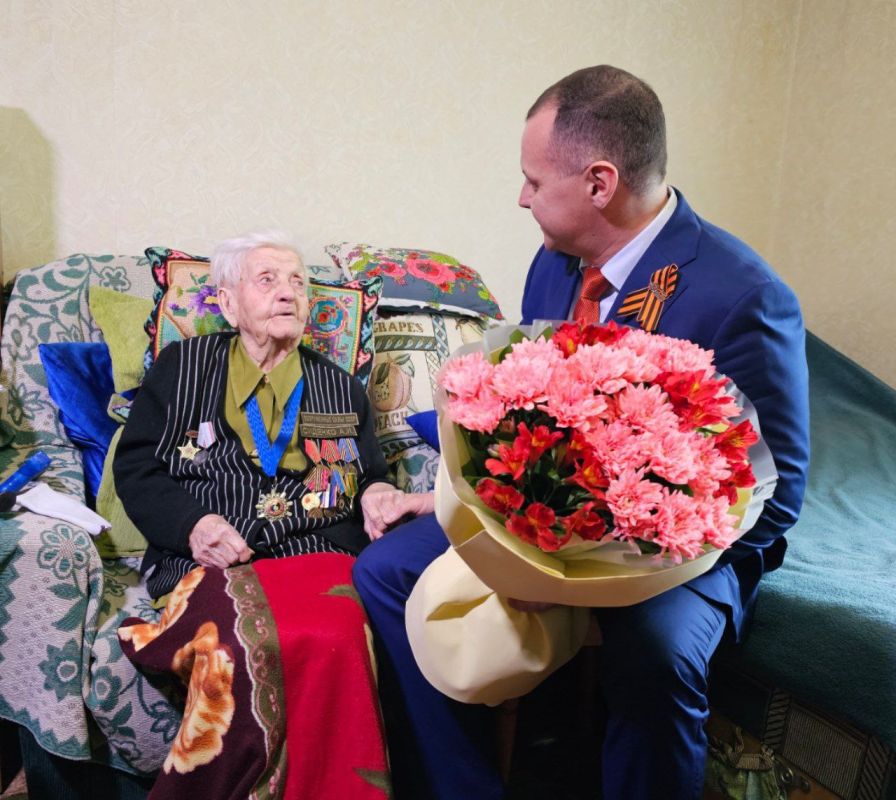 Татьяна Копылова: Сегодня в преддверии 80-летия Великой Победы поздравили ветеранов Великой отечественной Войны и узников блокадного Ленинграда Ворошиловского района Татьяна Копылова: Сегодня в преддверии 80-летия Великой Победы поздравили ветеранов Великой отечественной Войны и узников блокадного Ленинграда Ворошиловского района