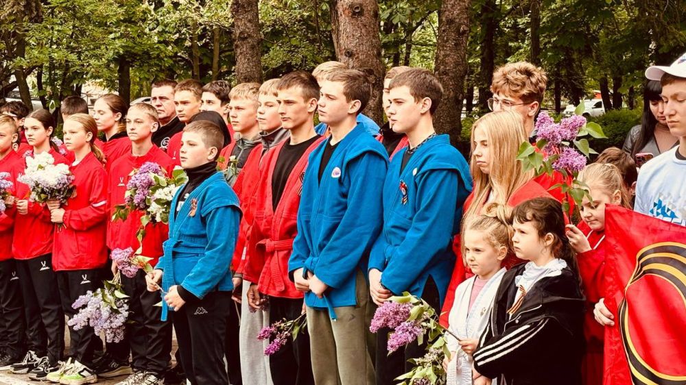 Александр Шатов: Сегодня в Шахтерске спортивное сообщество почтило память павших в Великой Отечественной войне Александр Шатов: Сегодня в Шахтерске спортивное сообщество почтило память павших в Великой Отечественной войне