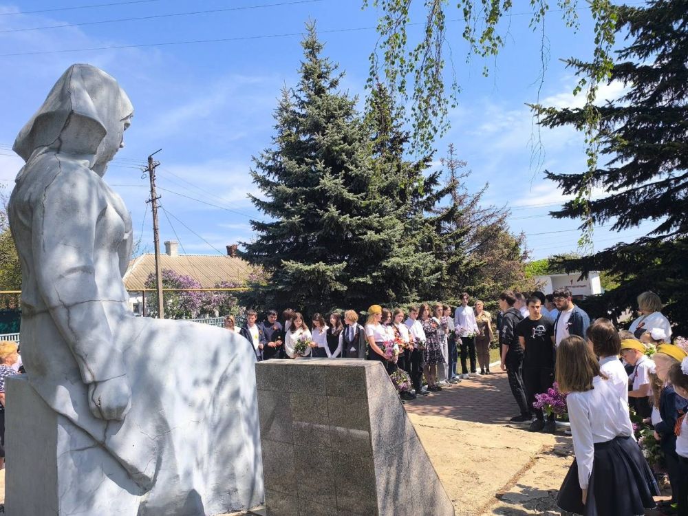 В ГБОУ «Приазовская школа» прошла торжественная линейка, посвященная 80-летию Победы в Великой Отечественной войне! В ГБОУ «Приазовская школа» прошла торжественная линейка, посвященная 80-летию Победы в Великой Отечественной войне!