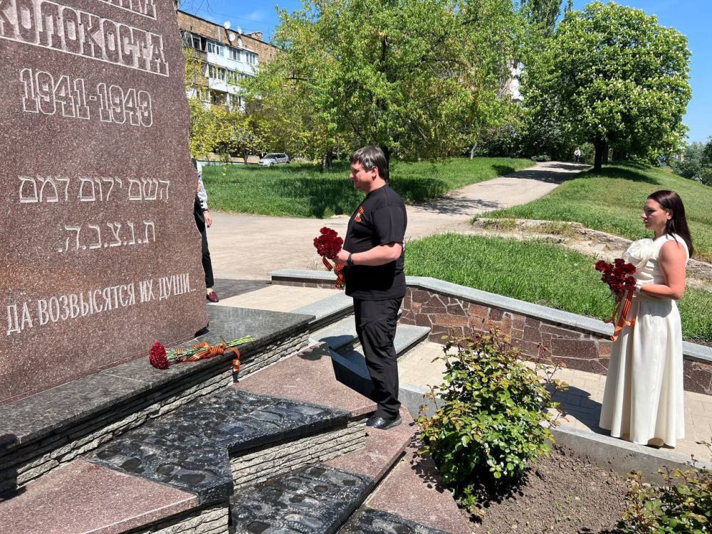 Татьяна Темникова: Прошла торжественная церемония возложения цветов к Памятному знаку «Жертвам Холокоста» Татьяна Темникова: Прошла торжественная церемония возложения цветов к Памятному знаку «Жертвам Холокоста»