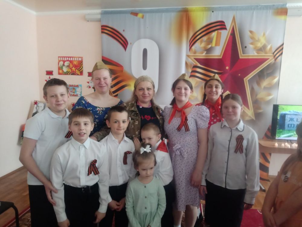 В детском социальном центре города Енакиево прошел праздничный концерт «Победная весна» В детском социальном центре города Енакиево прошел праздничный концерт «Победная весна»