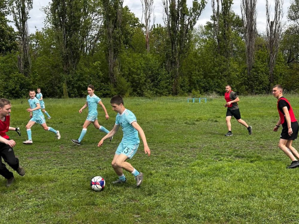 В ГБОУ "ШКОЛА №13 Г.О.ТОРЕЗ" состоялся дружеский турнир по футболу «ВПЕРЕД ЗА ПОБЕДОЙ», посвящённый 80-летию Великой Отечественной Войне В ГБОУ "ШКОЛА №13 Г.О.ТОРЕЗ" состоялся дружеский турнир по футболу «ВПЕРЕД ЗА ПОБЕДОЙ», посвящённый 80-летию Великой Отечественной Войне