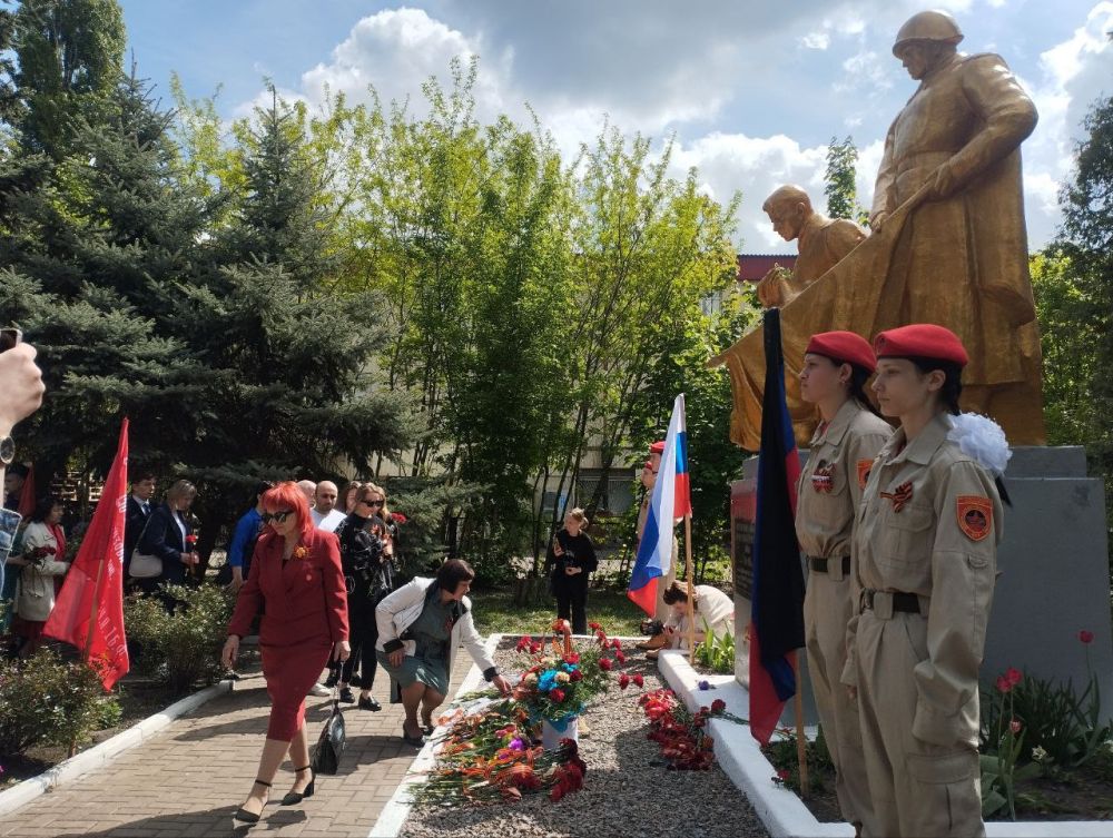 В Ждановке состоялся торжественный митинг, посвященный 80-летию со Дня Победы в Великой Отечественной войне В Ждановке состоялся торжественный митинг, посвященный 80-летию со Дня Победы в Великой Отечественной войне