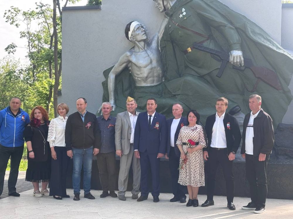 Константин Зинченко: Совместно с председателем Волновахского муниципального совета, депутатом от фракции «Единая Россия» Таймуразом Арсоевым, заместителем главы администрации Волновахского муниципального округа... Константин Зинченко: Совместно с председателем Волновахского муниципального совета, депутатом от фракции «Единая Россия» Таймуразом Арсоевым, заместителем главы администрации Волновахского муниципального округа...