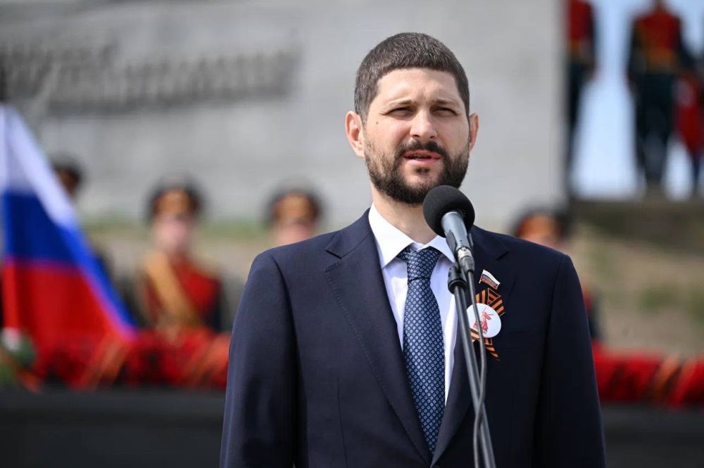 Александр Волошин: #НЕПОКОРЁННЫЕ2025. Сегодня, в день 80-летия Великой Победы, на священном для всего Донбасса месте - Саур-Могиле Александр Волошин: #НЕПОКОРЁННЫЕ2025. Сегодня, в день 80-летия Великой Победы, на священном для всего Донбасса месте - Саур-Могиле