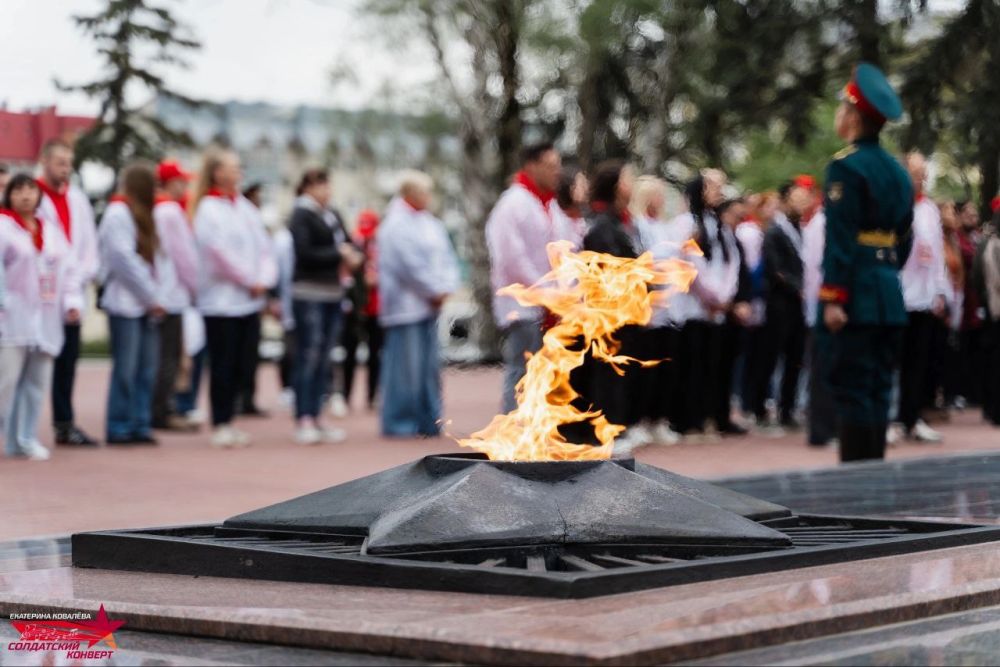 В честь празднования 80-летия Великой Победы, председатель Совета женщин Куйбышевского района г. Донецка Такташва Н. Л. вместе с участниками музыкального клуба "Аэлита" Дворца культуры им. Т.Г. Шевченко г. Донецка Юлией... В честь празднования 80-летия Великой Победы, председатель Совета женщин Куйбышевского района г. Донецка Такташва Н. Л. вместе с участниками музыкального клуба "Аэлита" Дворца культуры им. Т.Г. Шевченко г. Донецка Юлией...