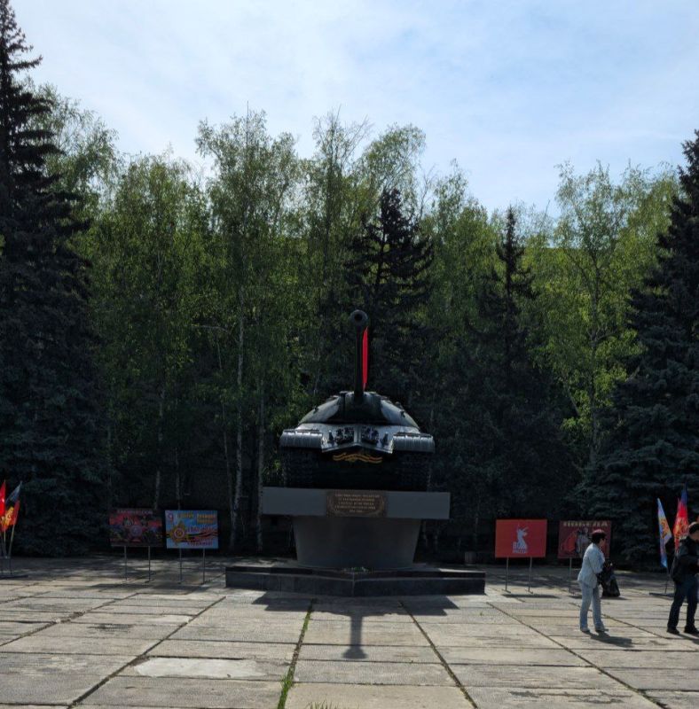 Индивидуальные предприниматели города Светлодарск по собственной инициативе приобрели и украсили город к празднику Индивидуальные предприниматели города Светлодарск по собственной инициативе приобрели и украсили город к празднику