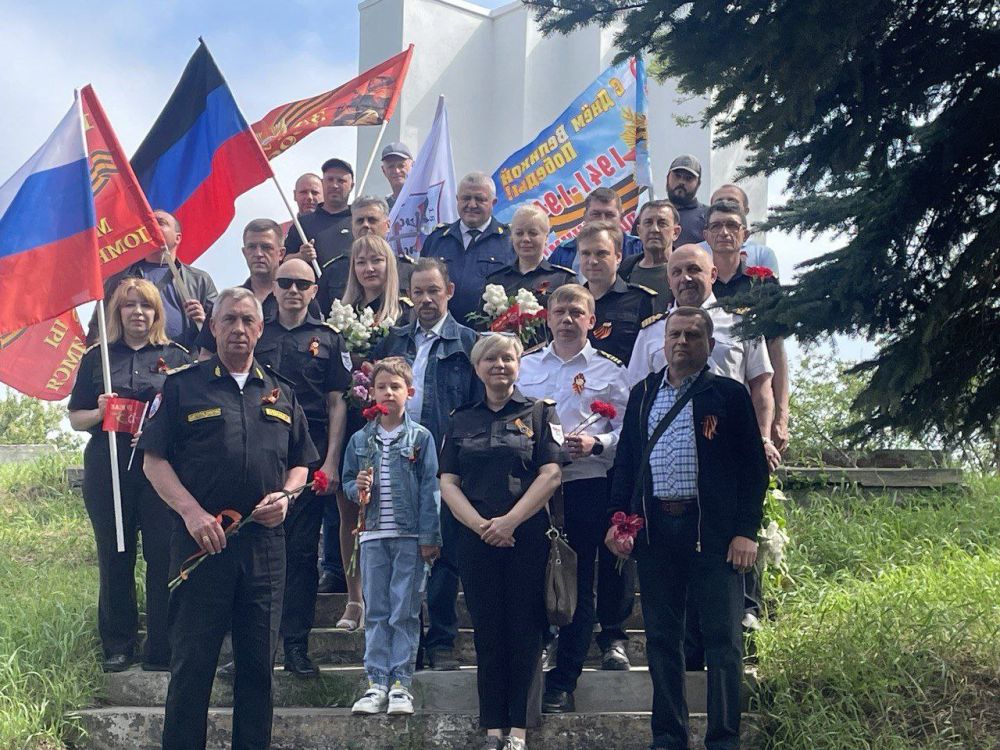 В день Победы сотрудники Мариупольского морского порта почтили память героев Великой Отечественной войны В день Победы сотрудники Мариупольского морского порта почтили память героев Великой Отечественной войны