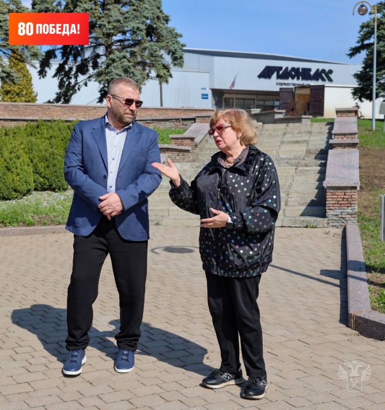 Руководитель ФТС России Валерий Пикалёв посетил монумент «Твоим освободителям, Донбасс» Руководитель ФТС России Валерий Пикалёв посетил монумент «Твоим освободителям, Донбасс»