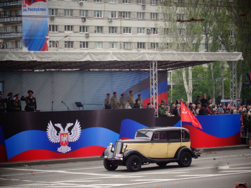 А вот так праздновали День Победы в Донецке накануне СВО - в 2021 году А вот так праздновали День Победы в Донецке накануне СВО - в 2021 году