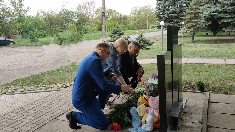 Александр Подгорный: В Кировском внутригородском районе состоялось возложение цветов, посвященное 80–летию Великой Победы Александр Подгорный: В Кировском внутригородском районе состоялось возложение цветов, посвященное 80–летию Великой Победы