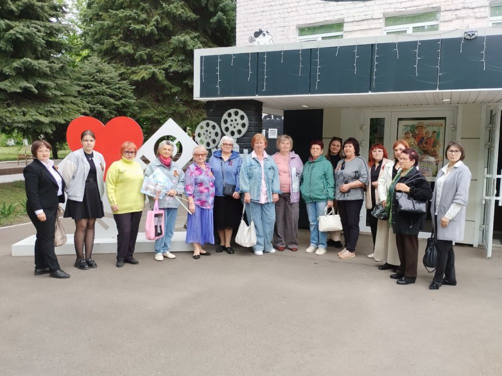 В День Победы активистки Женского движения партии "Единая Россия", участницы женского клуба "Подруги", отдали дань памяти героям Великой Отечественной войны В День Победы активистки Женского движения партии "Единая Россия", участницы женского клуба "Подруги", отдали дань памяти героям Великой Отечественной войны