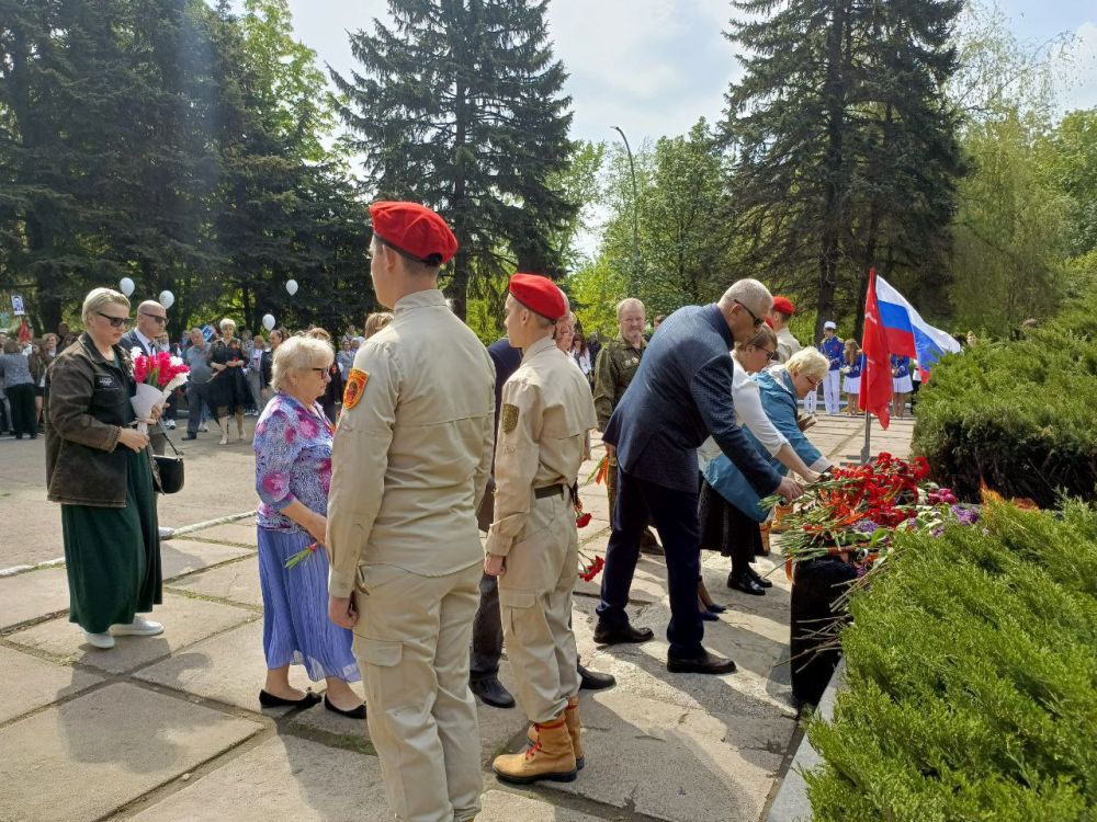 Александр Шатов: В Шахтерске состоялись торжественные мероприятия, посвященные 80-летию Великой Победы Александр Шатов: В Шахтерске состоялись торжественные мероприятия, посвященные 80-летию Великой Победы