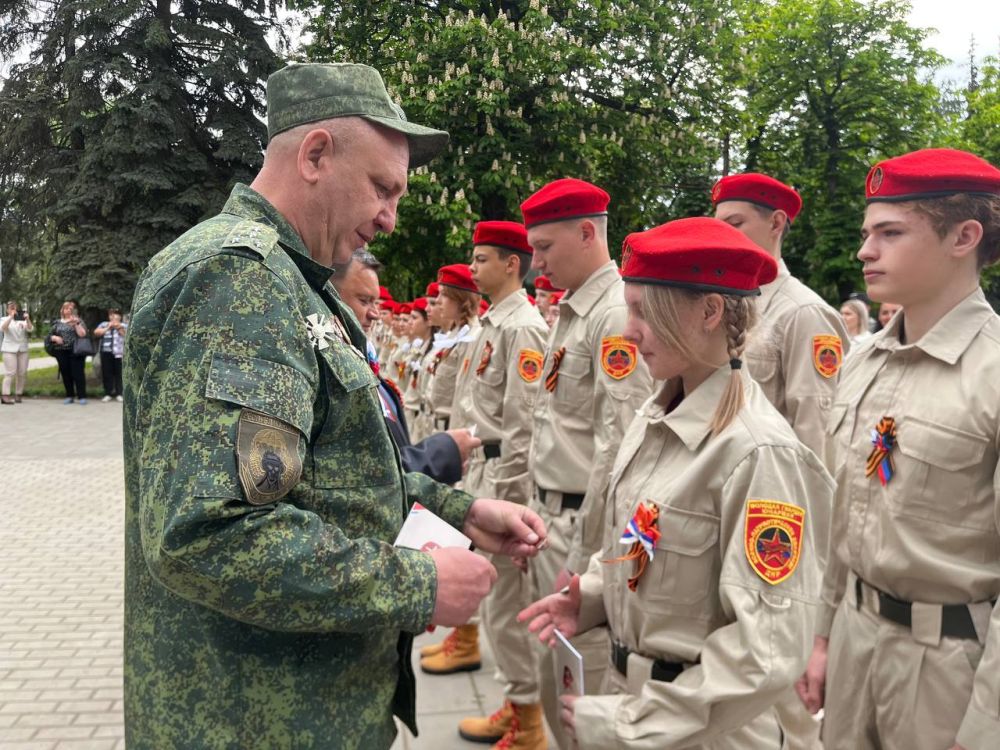 Виктория Жукова: Сегодня, в день празднования 80-летней годовщины Победы, у памятника «Братская могила Советских солдат» прошла присяга юнармейцев Виктория Жукова: Сегодня, в день празднования 80-летней годовщины Победы, у памятника «Братская могила Советских солдат» прошла присяга юнармейцев