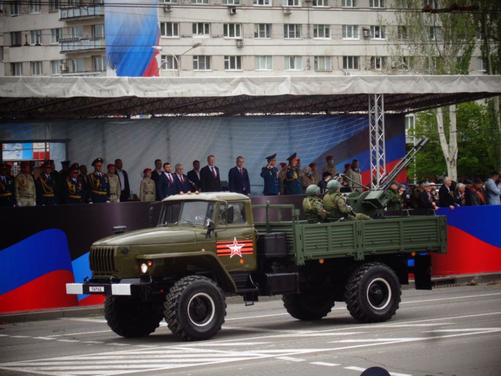 А вот так праздновали День Победы в Донецке накануне СВО - в 2021 году А вот так праздновали День Победы в Донецке накануне СВО - в 2021 году