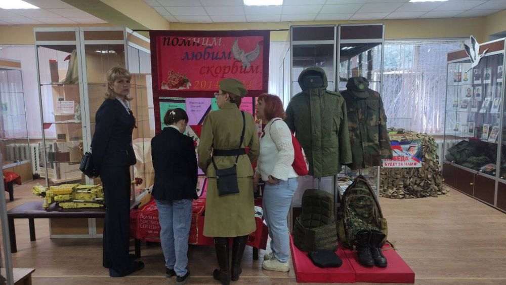 Экскурсии в музее 9 Мая!. Жители и гости Ясиноватой с самого утра, после возложения цветов на площади Славы, шли потоком в музей на экскурсии Экскурсии в музее 9 Мая!. Жители и гости Ясиноватой с самого утра, после возложения цветов на площади Славы, шли потоком в музей на экскурсии