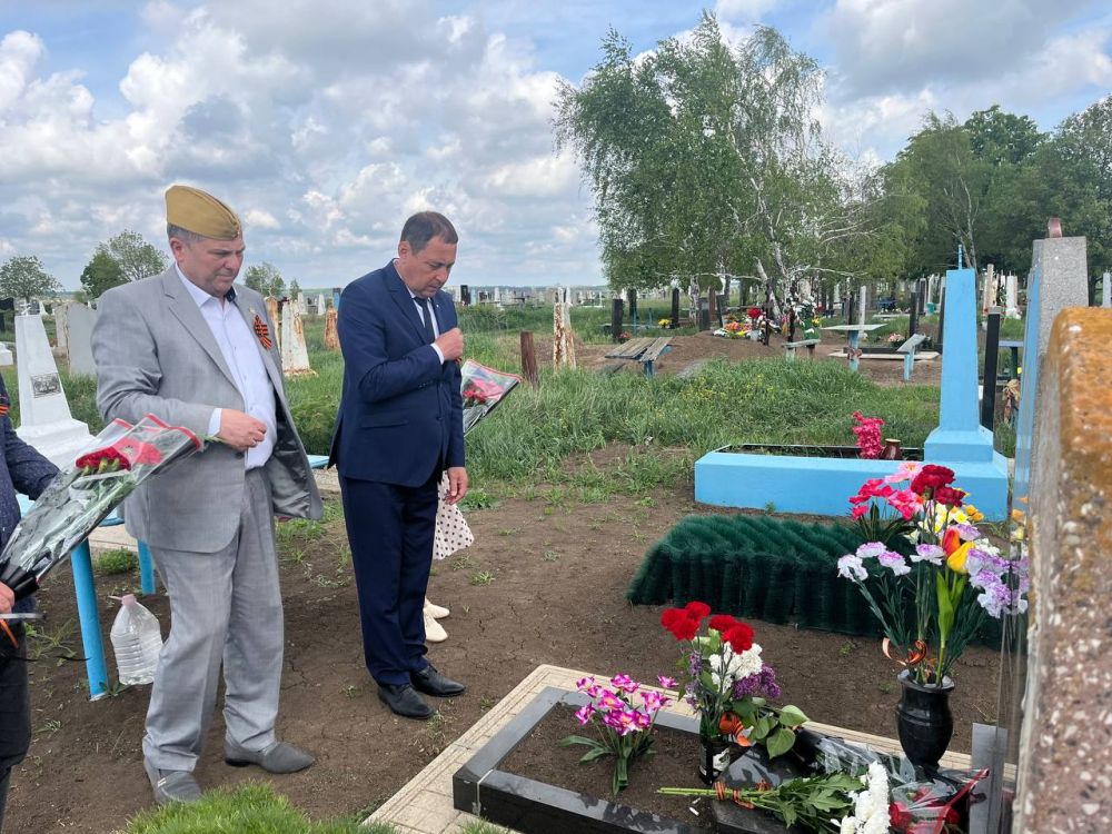 Константин Зинченко: Совместно с председателем Волновахского муниципального совета, депутатом от фракции «Единая Россия» Таймуразом Арсоевым, заместителем главы администрации Волновахского муниципального округа... Константин Зинченко: Совместно с председателем Волновахского муниципального совета, депутатом от фракции «Единая Россия» Таймуразом Арсоевым, заместителем главы администрации Волновахского муниципального округа...