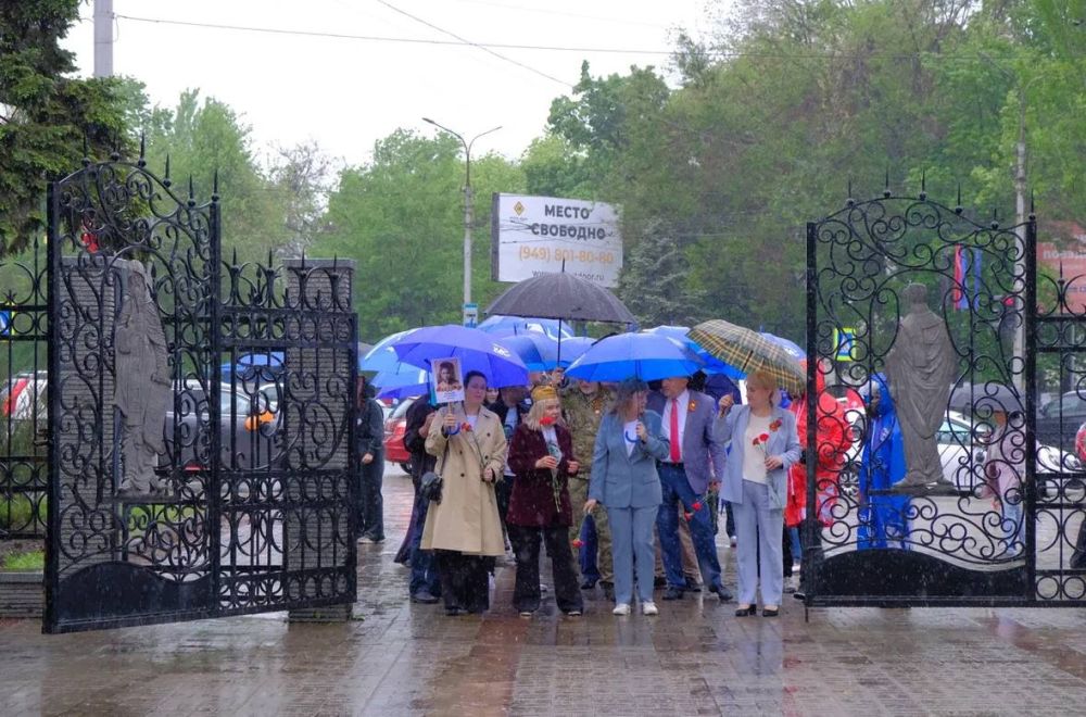 Активисты ОД ДР и партийцы Единой России возложили цветы к мемориалу «Жертвам фашизма» Активисты ОД ДР и партийцы Единой России возложили цветы к мемориалу «Жертвам фашизма»