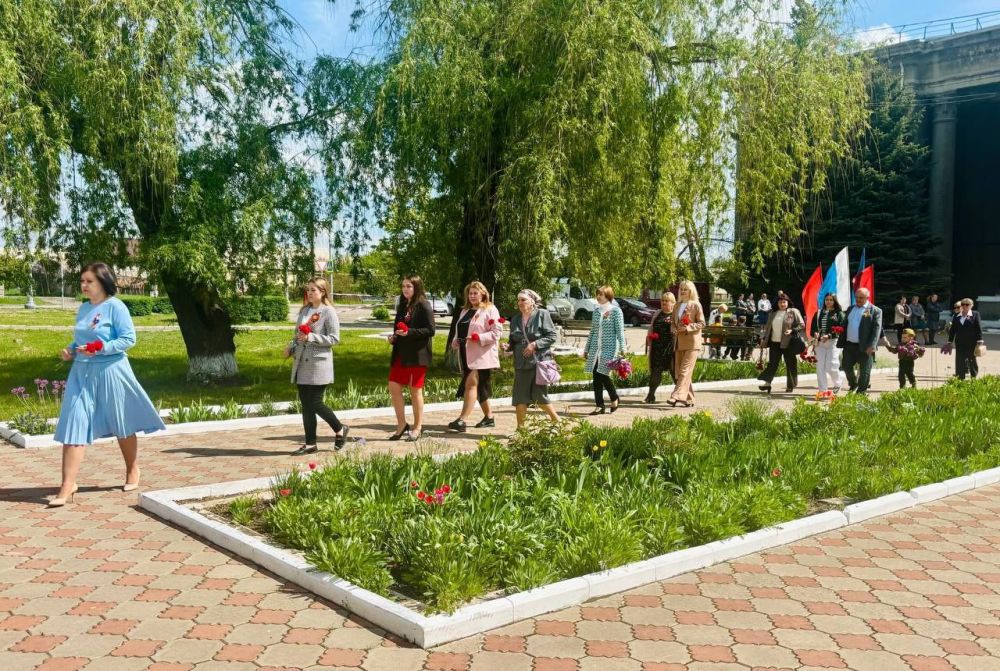 Игорь Мартынов: Возложение цветов в Углегорске Игорь Мартынов: Возложение цветов в Углегорске