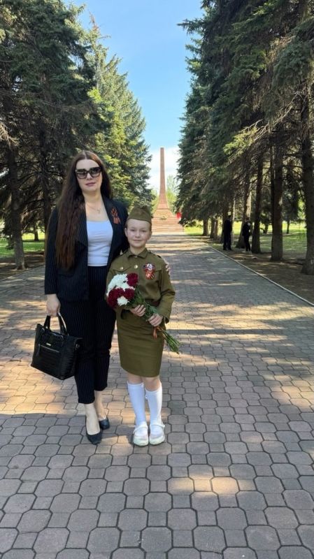 Роман Конев: В честь 80-летия Великой Победы депутаты Горловского городского совета возложили цветы к мемориалам, посвящённым событиям Великой Отечественной войны Роман Конев: В честь 80-летия Великой Победы депутаты Горловского городского совета возложили цветы к мемориалам, посвящённым событиям Великой Отечественной войны