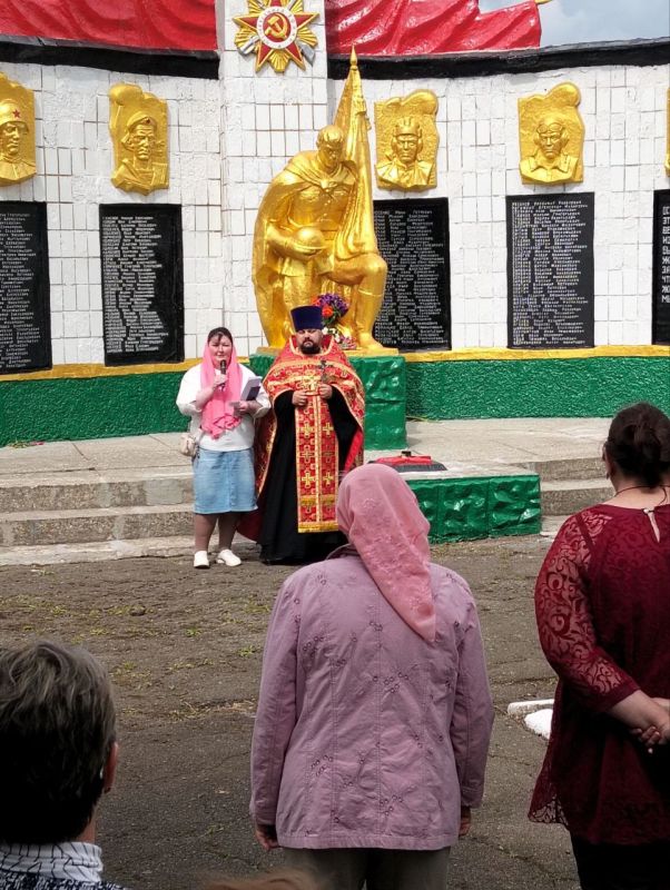 В рамках партийного проекта #80летиеПобеды в День Победы Красновская библиотека присоединилась к торжественному собранию, посвящённому памяти героев Великой Отечественной войны В рамках партийного проекта #80летиеПобеды в День Победы Красновская библиотека присоединилась к торжественному собранию, посвящённому памяти героев Великой Отечественной войны