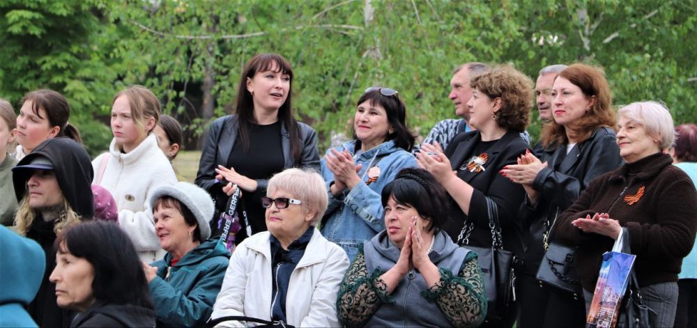 Автопоезд Победы. С 15 апреля по городам и поселкам городского округа Енакиево курсировал «Автопоезд Победы», даря жителям незабываемые моменты радости и гордости за героическое прошлое нашей страны Автопоезд Победы. С 15 апреля по городам и поселкам городского округа Енакиево курсировал «Автопоезд Победы», даря жителям незабываемые моменты радости и гордости за героическое прошлое нашей страны
