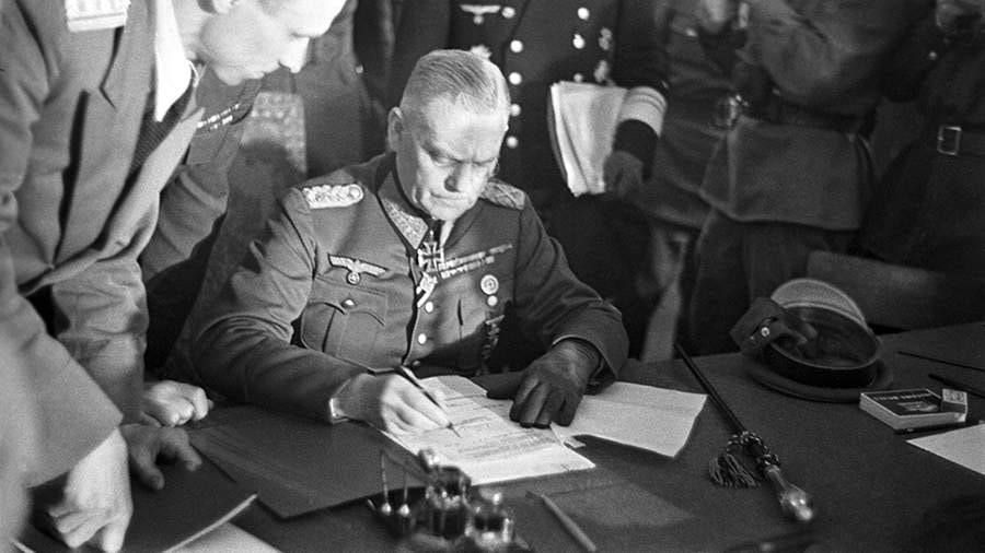 9 мая 1945 года в 00:43 по московскому времени в гор 9 мая 1945 года в 00:43 по московскому времени в гор