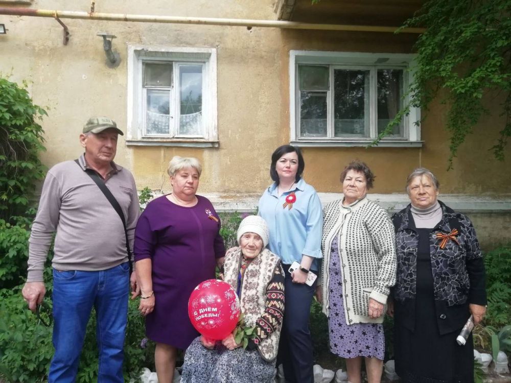 "Поем двором". Народный вокальный коллектив "Калинка" и творческие работники МБУ "ЗГДК " Приняли участие в акции"Поём двором".Теплое и душевное выступление артистов пришлось по нраву каждому присутствующему зрителю "Поем двором". Народный вокальный коллектив "Калинка" и творческие работники МБУ "ЗГДК " Приняли участие в акции"Поём двором".Теплое и душевное выступление артистов пришлось по нраву каждому присутствующему зрителю