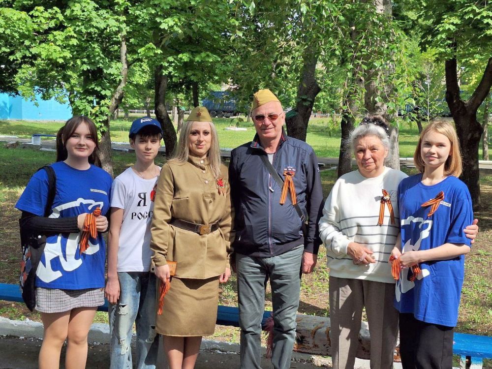 Александр Шатов: 9 мая в Шахтерске прошла патриотическая акция «Георгиевская ленточка» Александр Шатов: 9 мая в Шахтерске прошла патриотическая акция «Георгиевская ленточка»